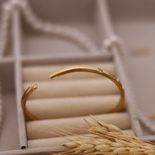 The Modern & Dainty Bracelet - Putstyle