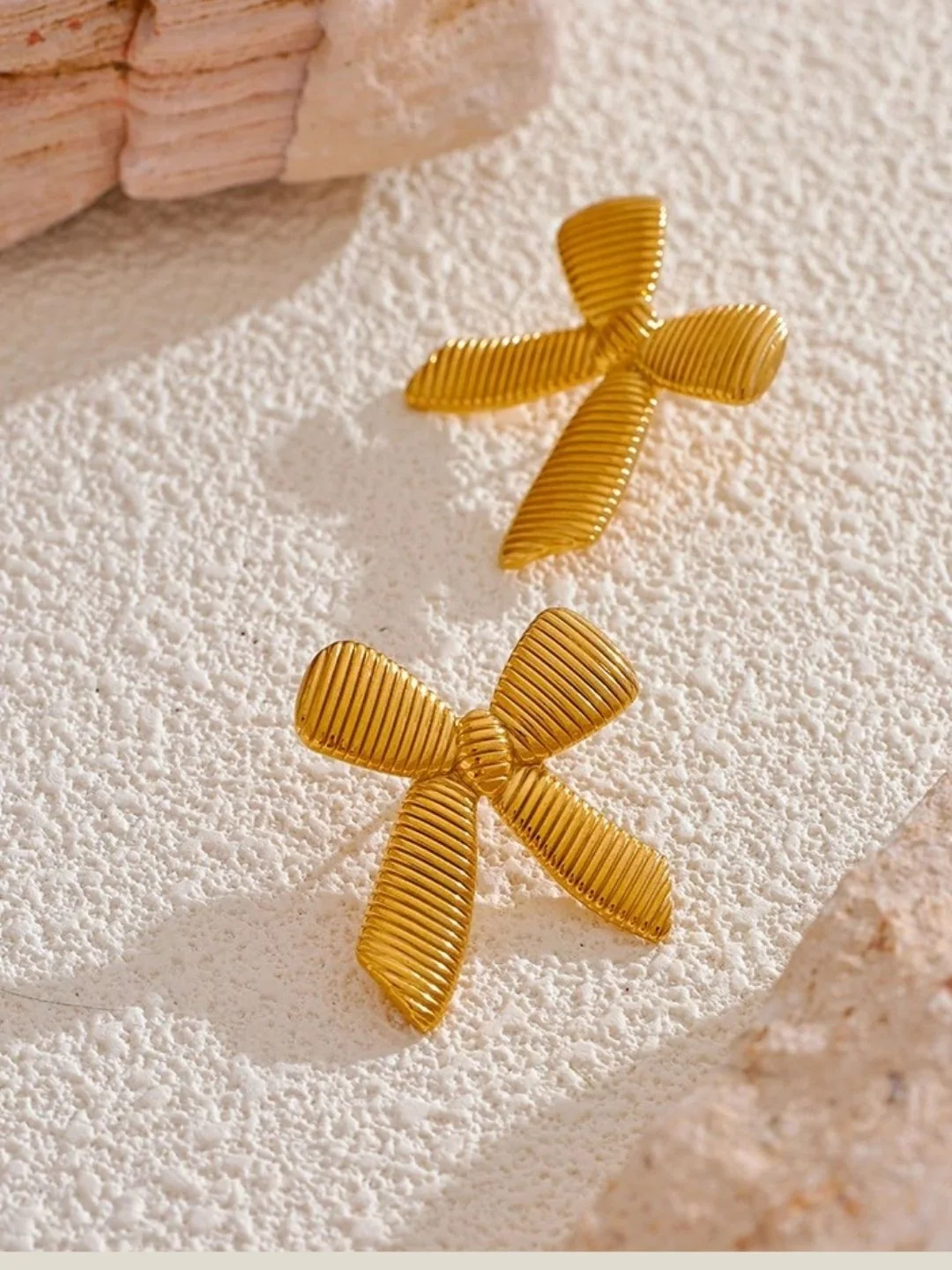 Bow earring 