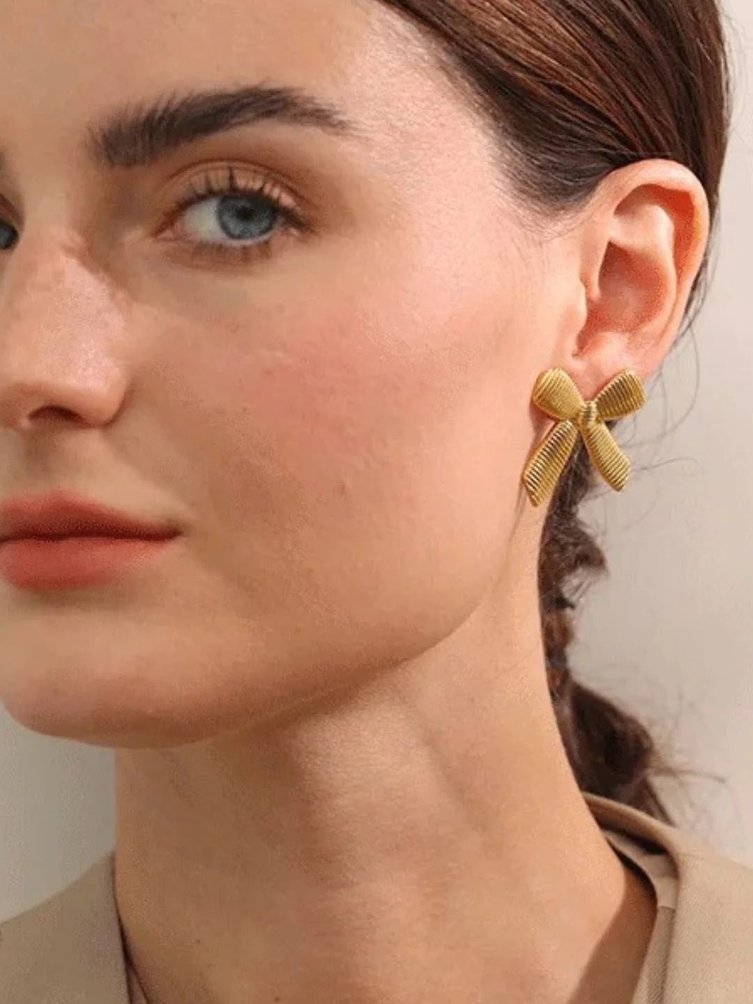 Bow earring 