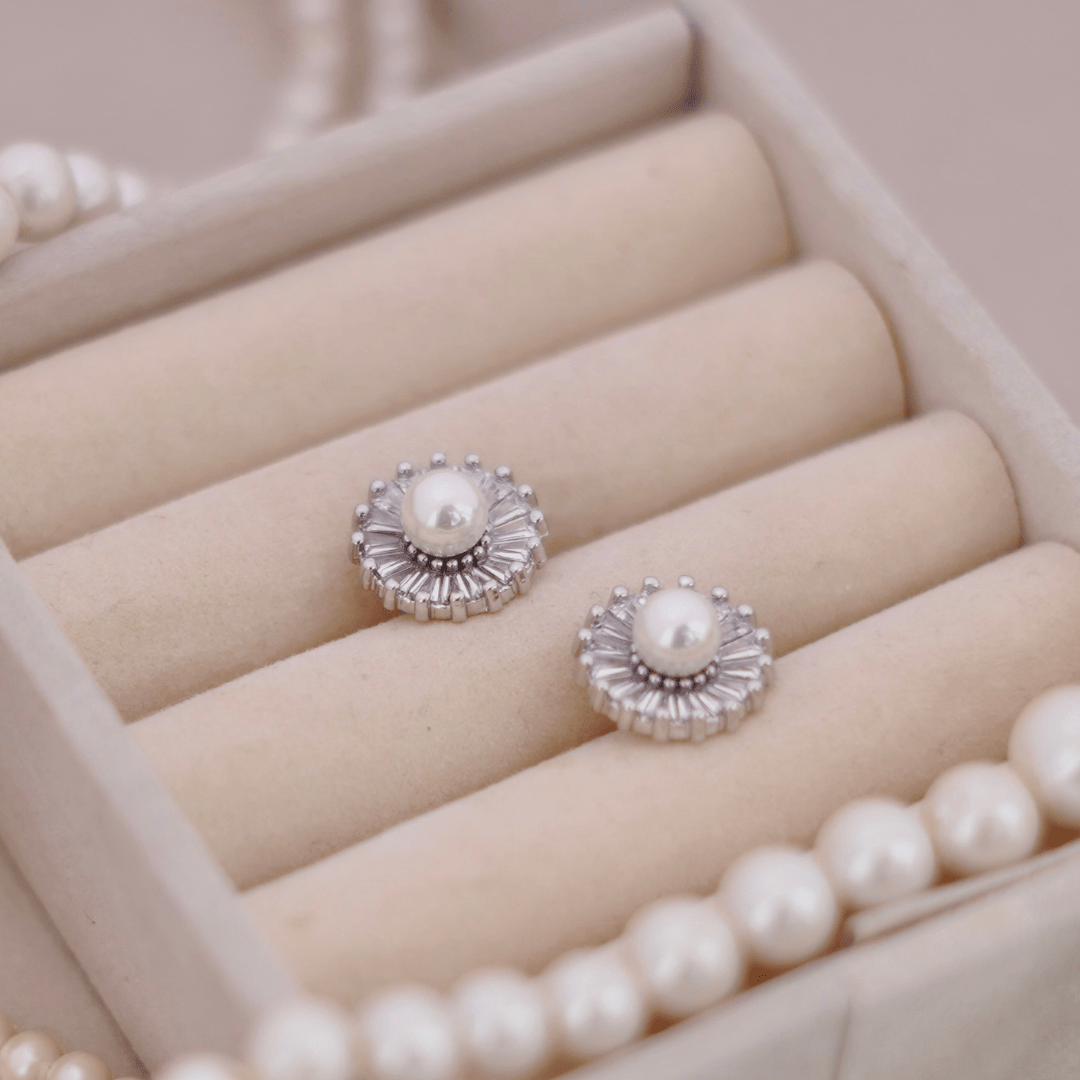 Pearl and Baguette Diamond Stud Earrings - Putstyle