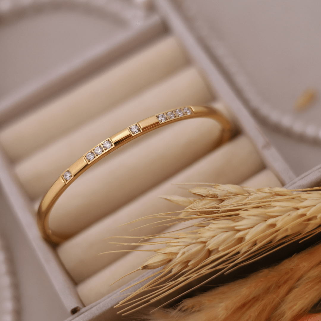 The Modern & Dainty Bracelet - Putstyle
