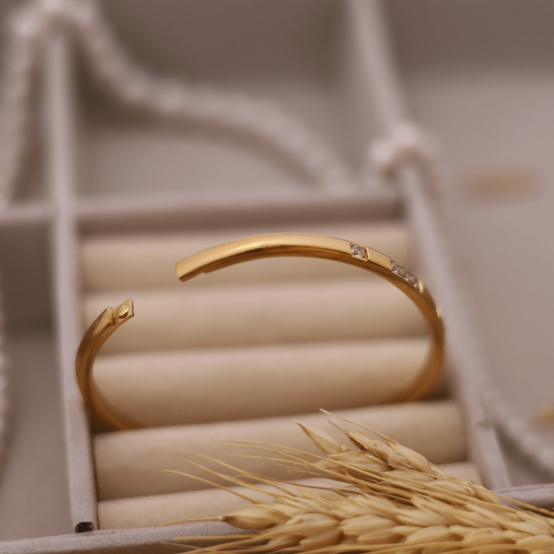 The Modern & Dainty Bracelet - Putstyle