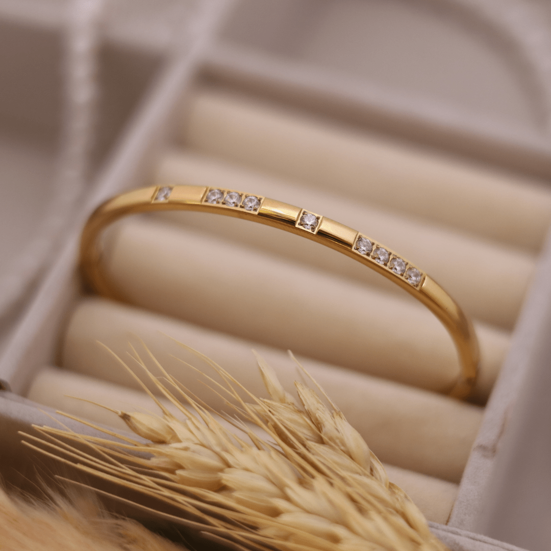 The Modern & Dainty Bracelet - Putstyle
